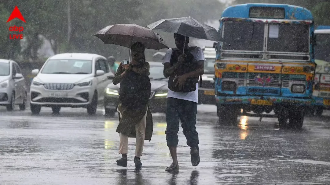 পশ্চিমবঙ্গজুড়ে দুর্যোগের পূর্বাভাস, উত্তর থেকে দক্ষিণ পর্যন্ত ভারী বৃষ্টির সতর্কতা