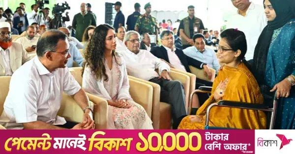 PM interacts with injured July warrior Mitu at memorial museum opening