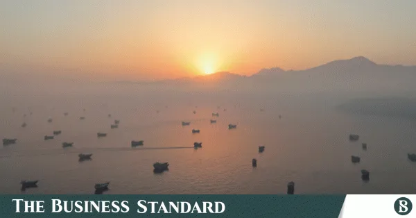 Hormuz Strait traffic slows amid persistent uncertainty