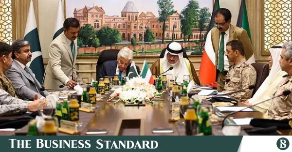 Kuwait and Pakistan sign defence and military cooperation agreement
