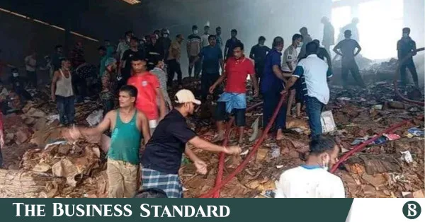 বোয়ালখালীর পেপার মিলে অগ্নিকাণ্ড, দুই কোটি টাকার ক্ষতির আশঙ্কা